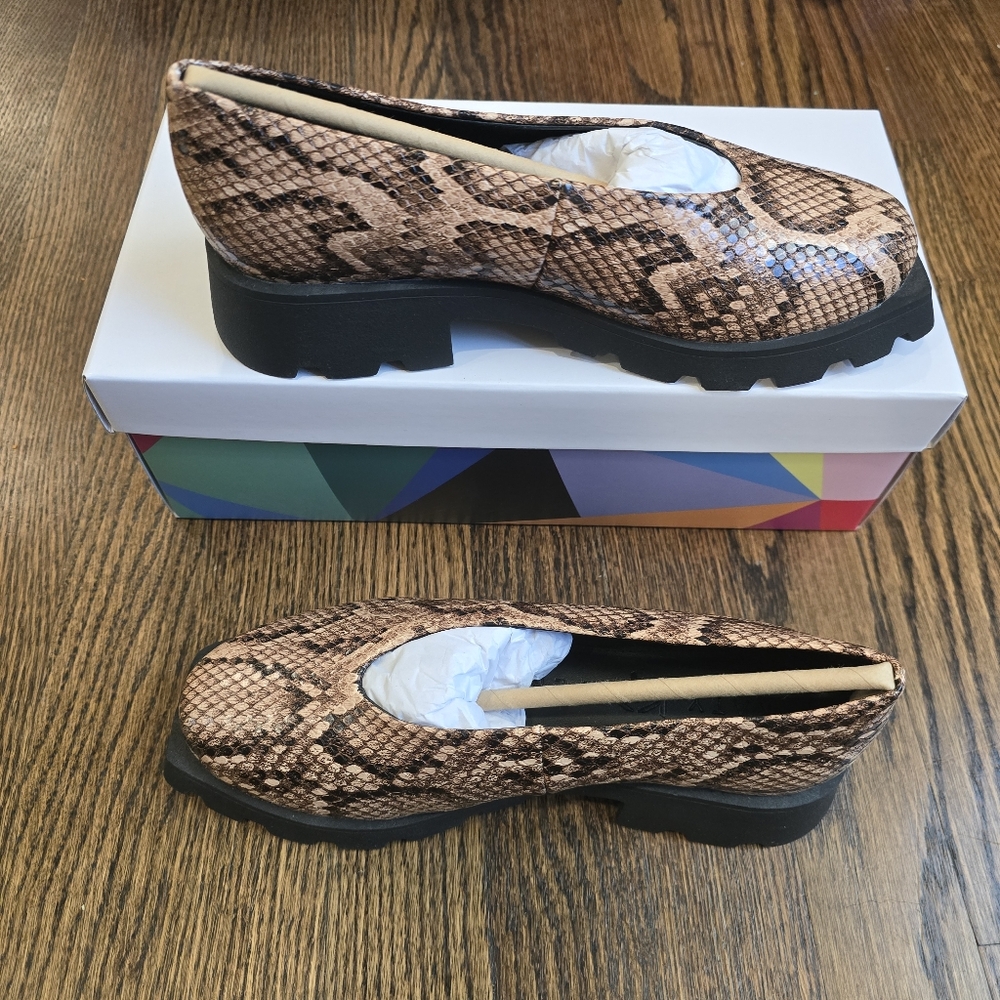 NWB Katy Perry Collections The Daarling Slip-On, Taupe Snakeskin Print Size 5